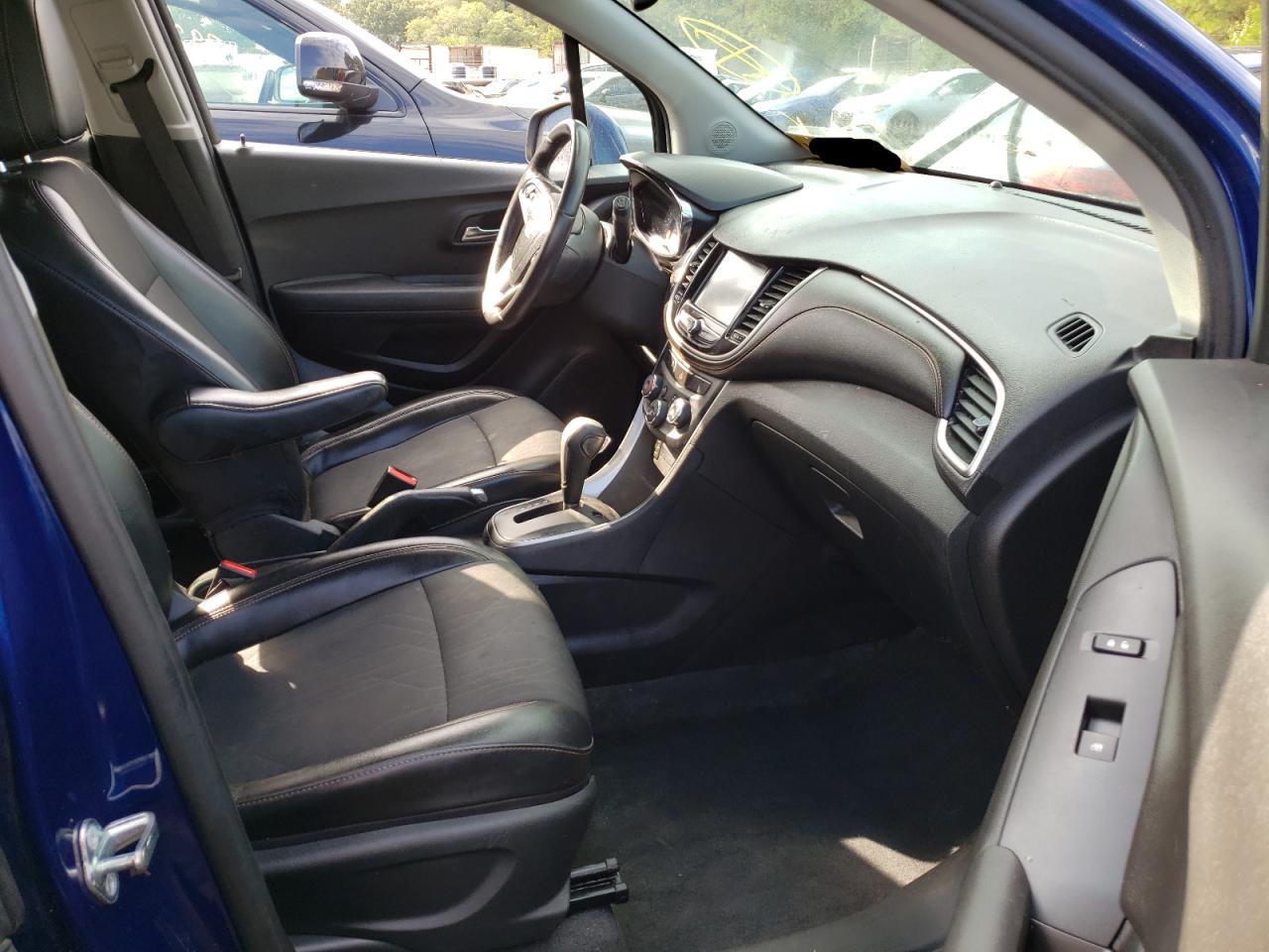 Photo 5 from auction – 2017 CHEVROLET TRAX 1LT with VIN 3GNCJPSB7HL186188
