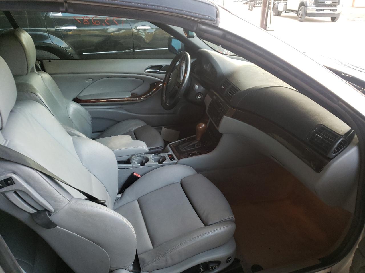 Photo 5 from auction – 2001 BMW 330 CI with VIN WBABS53421JU82008