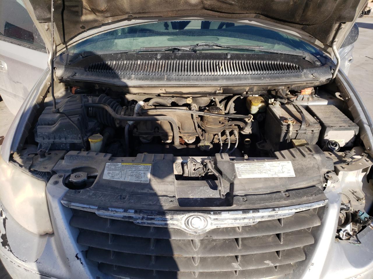 Photo 7 from auction – 2005 CHRYSLER TOWN & COU with VIN 2C4GP44R15R115648