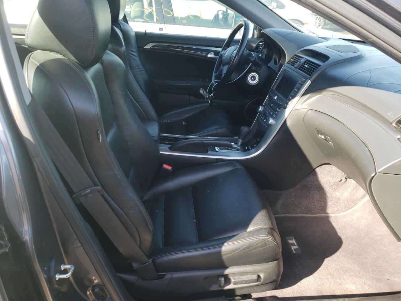 Photo 5 from auction – 2005 ACURA TL with VIN 19UUA66265A058952