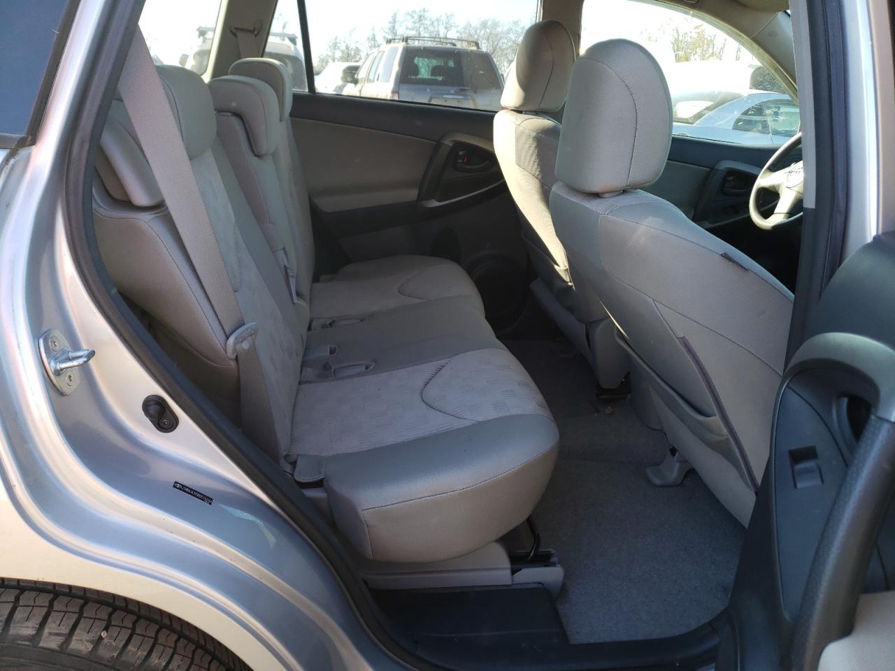 Foto 6 de la subasta – 2011 TOYOTA RAV4 con VIN JTMBK4DV5BD018344