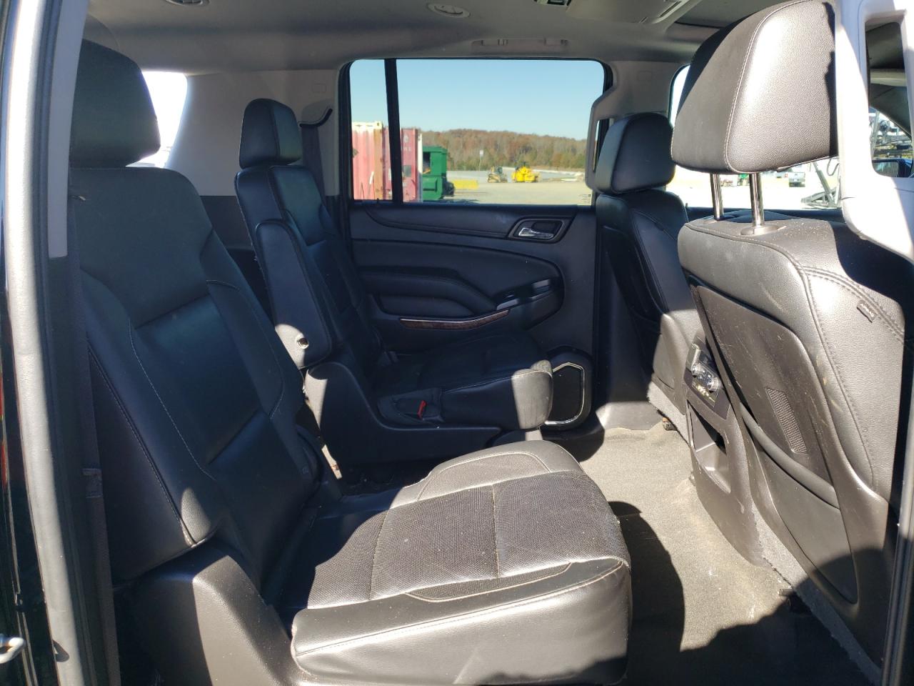 Photo 6 from auction – 2016 CHEVROLET SUBURBAN K with VIN 1GNSKJKC8GR301449