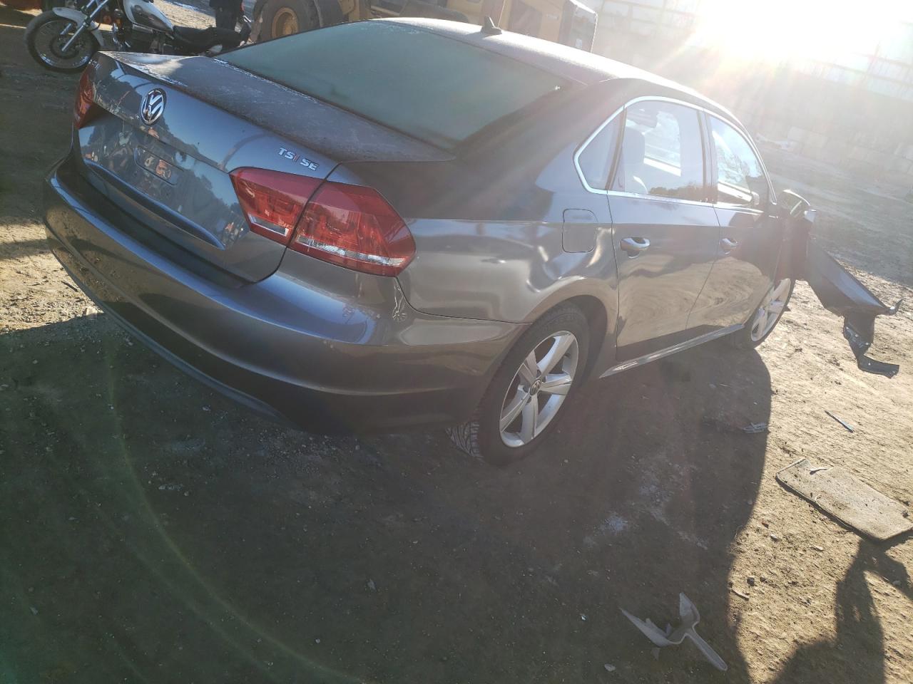 Photo 4 from auction – 2014 VOLKSWAGEN PASSAT SE with VIN 1VWBT7A35EC031278