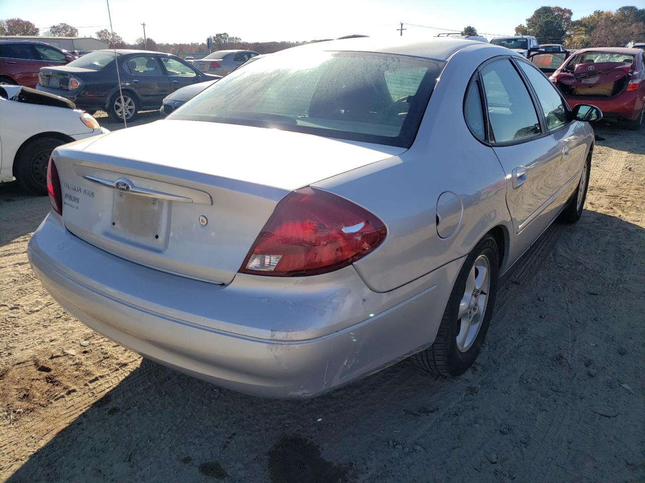 Foto 4 de la subasta – 2003 FORD TAURUS SES con VIN 1FAFP55U33G261932