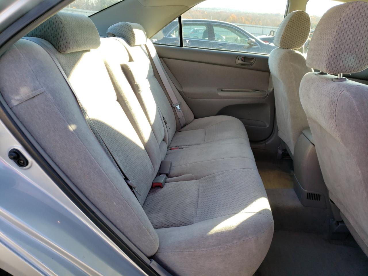 Photo 6 from auction – 2003 TOYOTA CAMRY LE with VIN 4T1BE32K33U147268