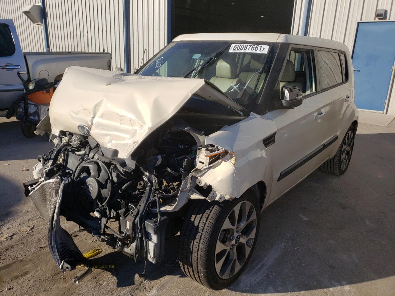 Photo 2 from auction – 2013 KIA SOUL + with VIN KNDJT2A61D7549990