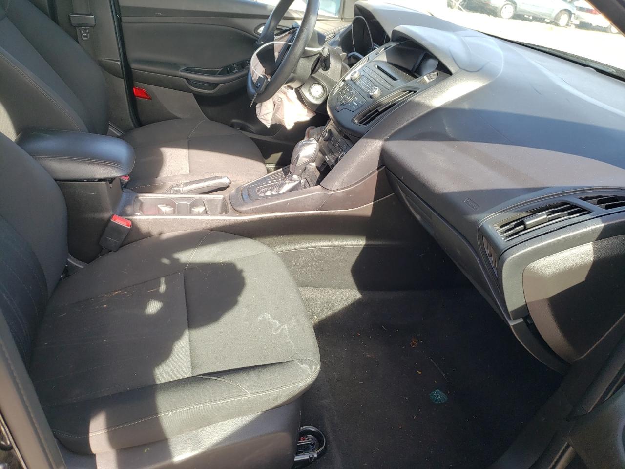Photo 5 from auction – 2016 FORD FOCUS SE with VIN 1FADP3F26GL279461