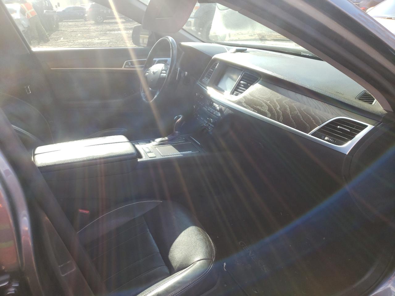 Photo 5 from auction – 2015 HYUNDAI GENESIS 5. with VIN KMHGN4JF7FU078850