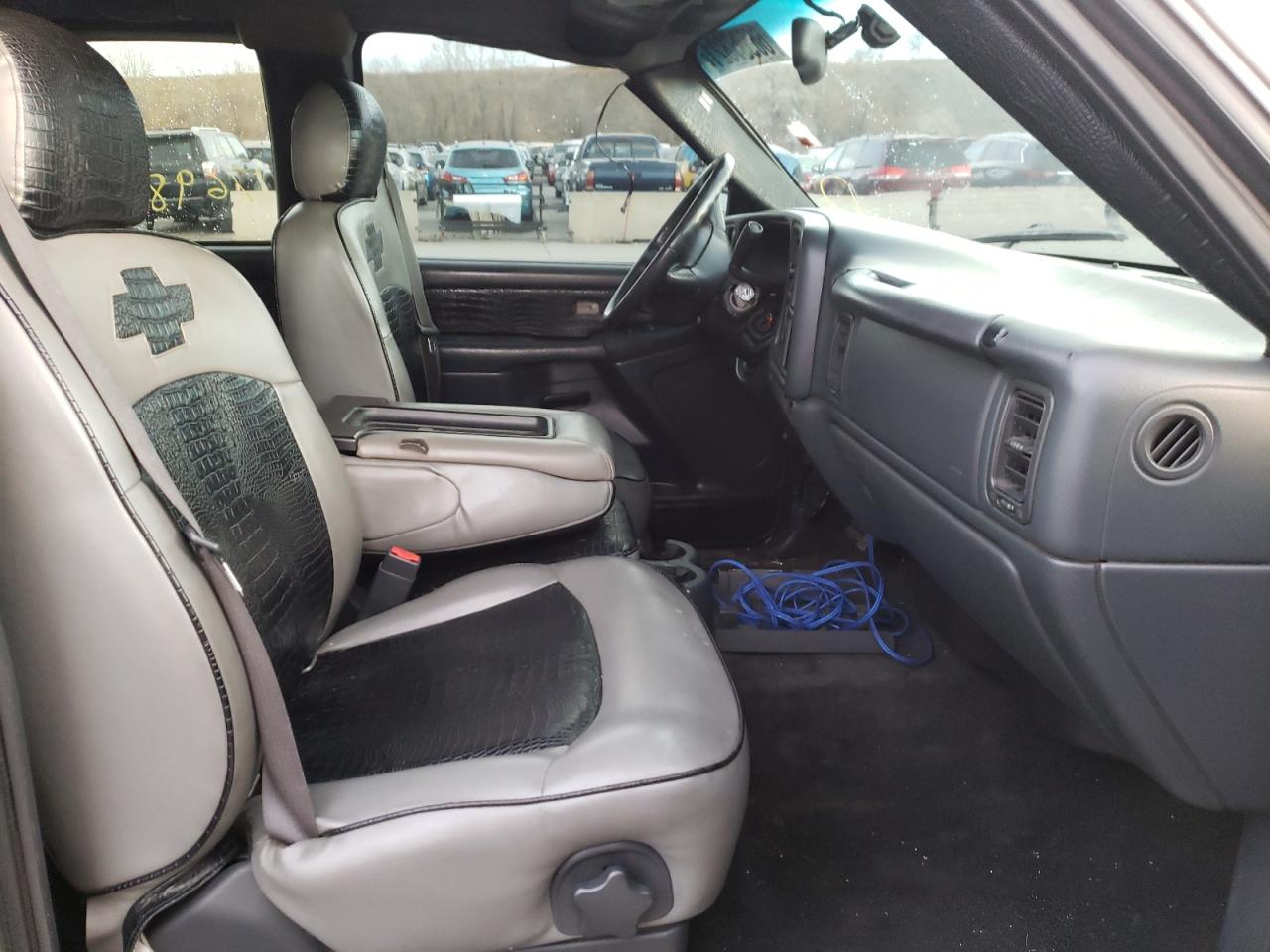 Photo 5 from auction – 2002 CHEVROLET SILVERADO with VIN 1GCEC19T82Z231467