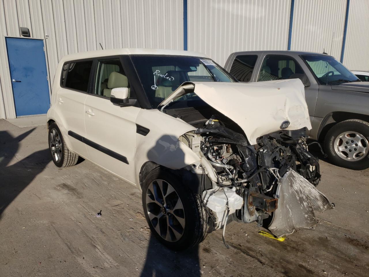 KIA SOUL + 2013 z numerem VIN KNDJT2A61D7549990 - Zdjęcie z aukcji