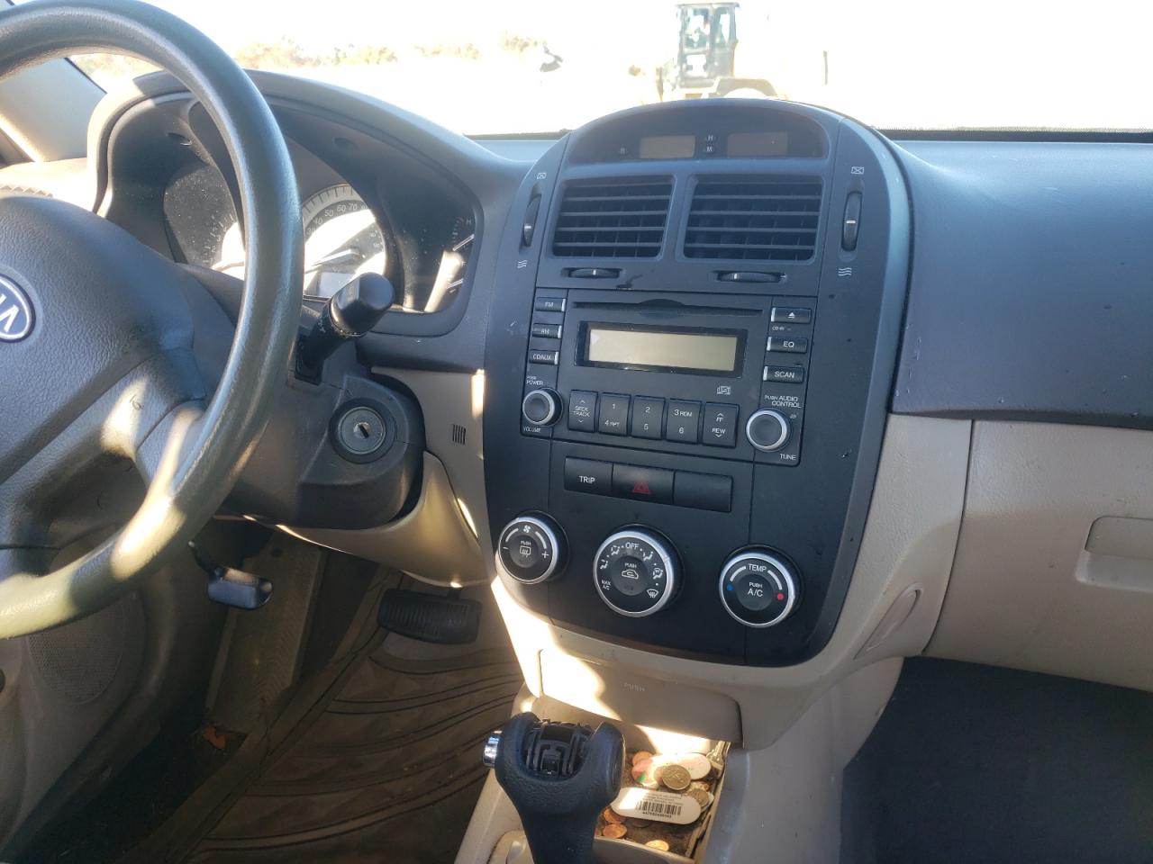 Photo 9 from auction – 2007 KIA SPECTRA EX with VIN KNAFE121675454738