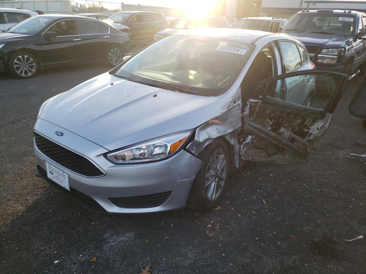 Photo 2 from auction – 2016 FORD FOCUS SE with VIN 1FADP3K28GL244653