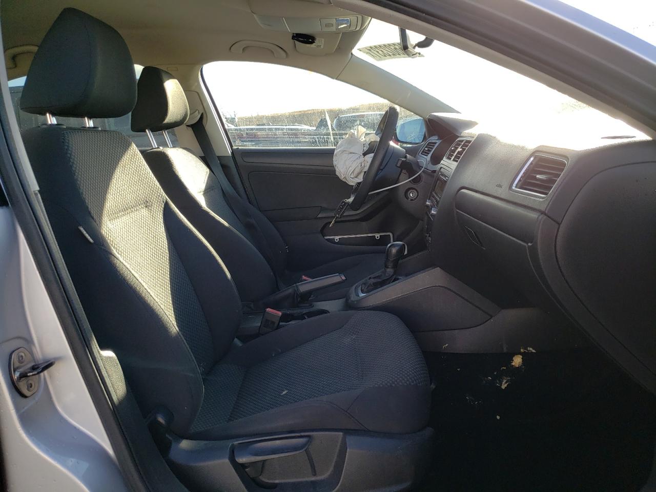 Photo 5 from auction – 2011 VOLKSWAGEN JETTA BASE with VIN 3VW2K7AJ6BM390439