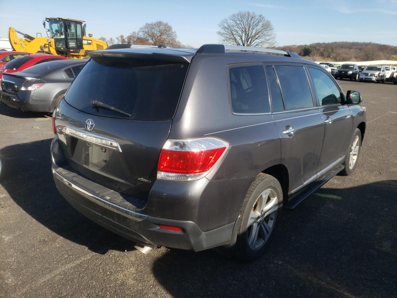 Photo 4 from auction – 2011 TOYOTA HIGHLANDER with VIN 5TDDK3EH2BS076931