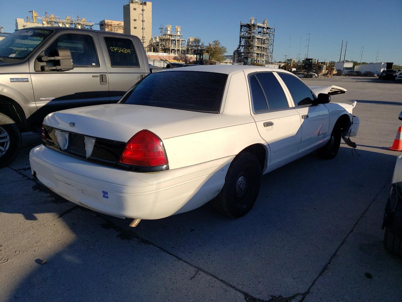 Photo 4 from auction – 2002 FORD CROWN VICT with VIN 2FAFP71W62X144678