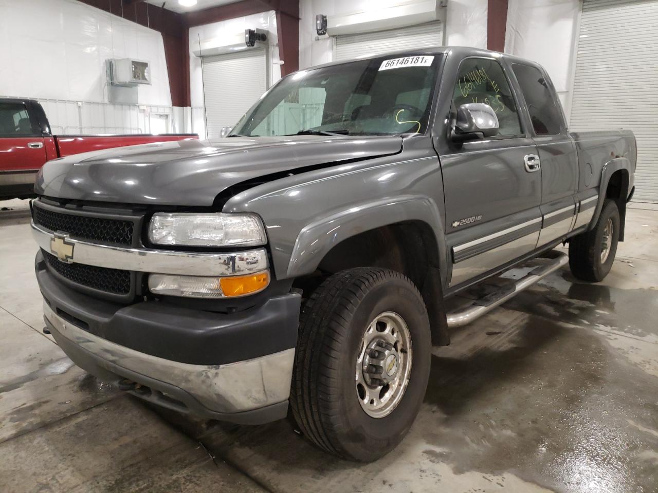 Photo 2 from auction – 2002 CHEVROLET SILVERADO with VIN 1GCHK29UX2E236935