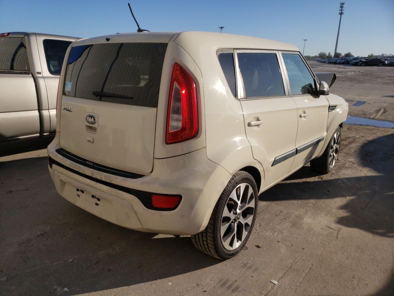 Zdjęcie 4 z aukcji – 2013 KIA SOUL + z VIN KNDJT2A61D7549990