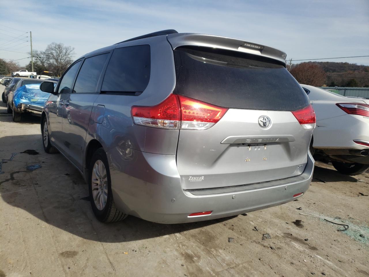 Photo 3 from auction – 2012 TOYOTA SIENNA XLE with VIN 5TDYK3DC0CS209856