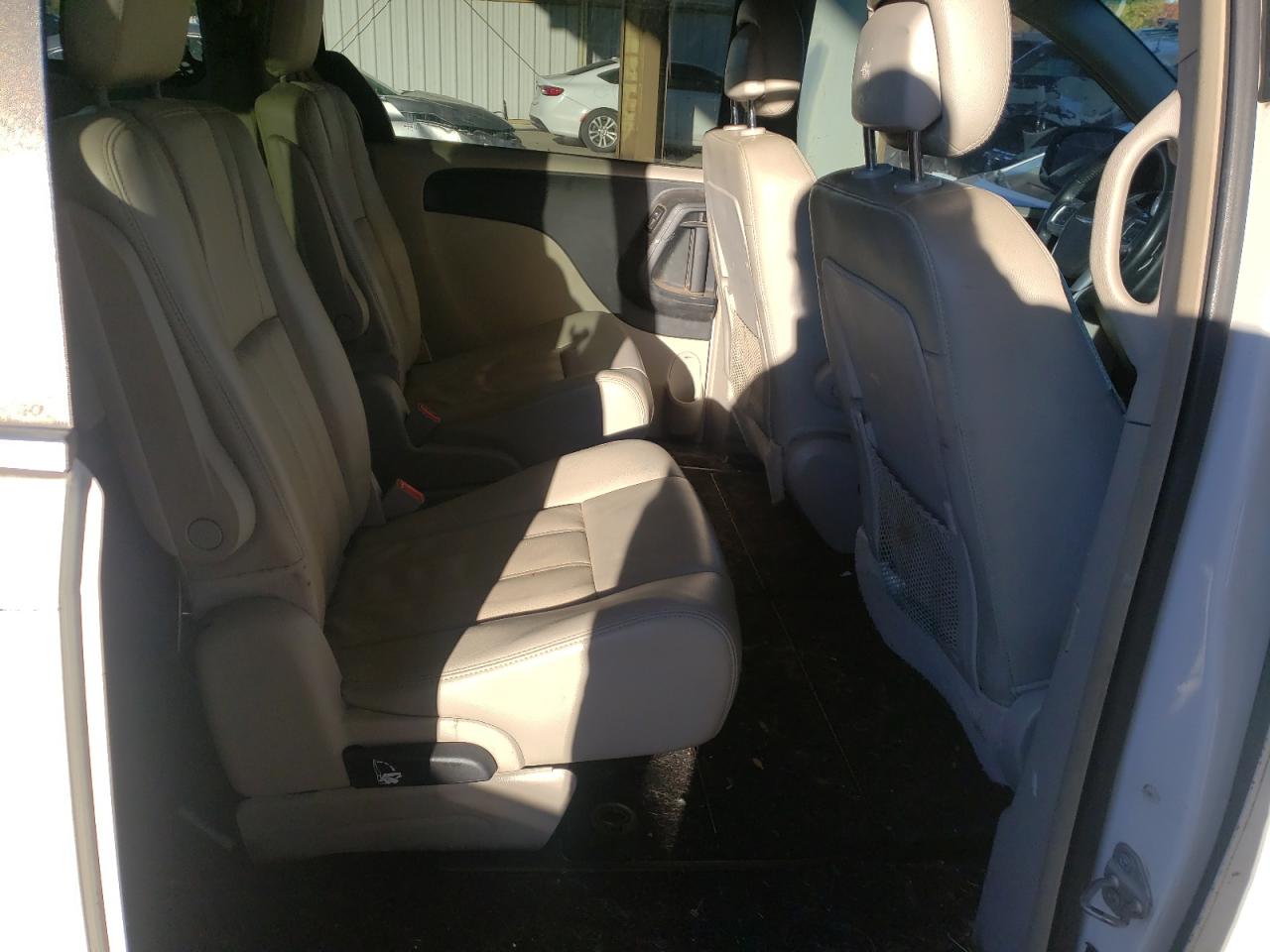 Photo 6 from auction – 2012 CHRYSLER TOWN & COU with VIN 2C4RC1BG6CR331061