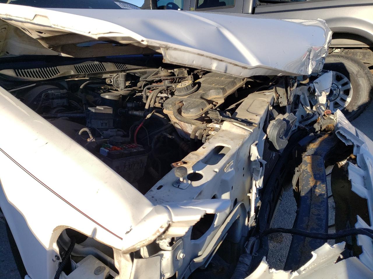 Photo 7 from auction – 2002 FORD CROWN VICT with VIN 2FAFP71W62X144678
