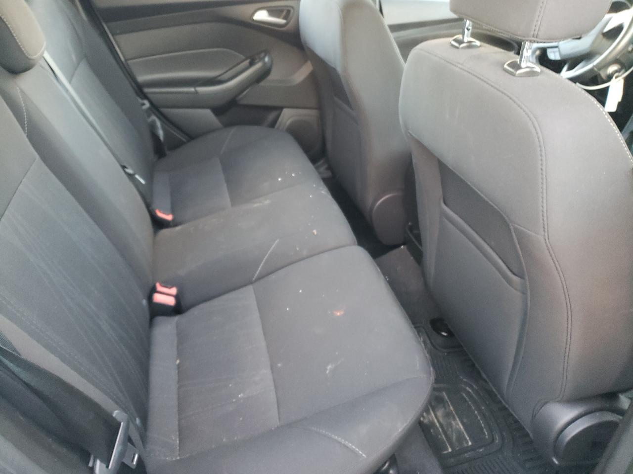 Photo 6 from auction – 2016 FORD FOCUS SE with VIN 1FADP3K25GL273639