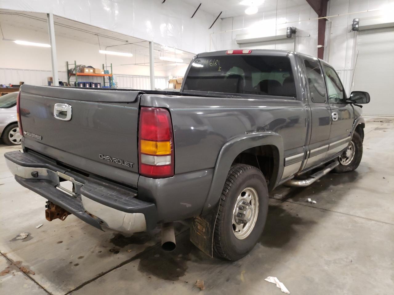 Photo 4 from auction – 2002 CHEVROLET SILVERADO with VIN 1GCHK29UX2E236935