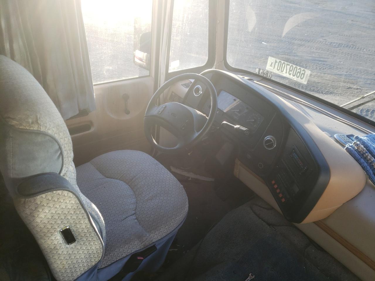 Photo 5 from auction – 1996 FORD F530 SUPER with VIN 3FCMF53GXTJA02105