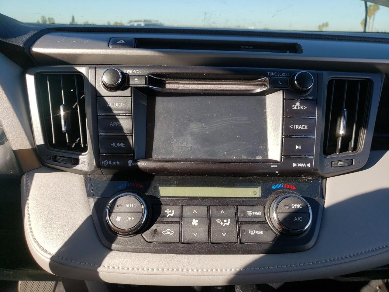 Photo 10 from auction – 2016 TOYOTA RAV4 XLE with VIN 2T3WFREV5GW271613