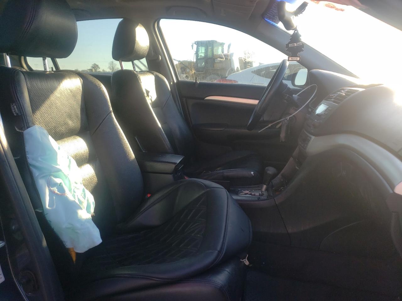 Photo 5 from auction – 2004 ACURA TSX with VIN JH4CL96844C027341