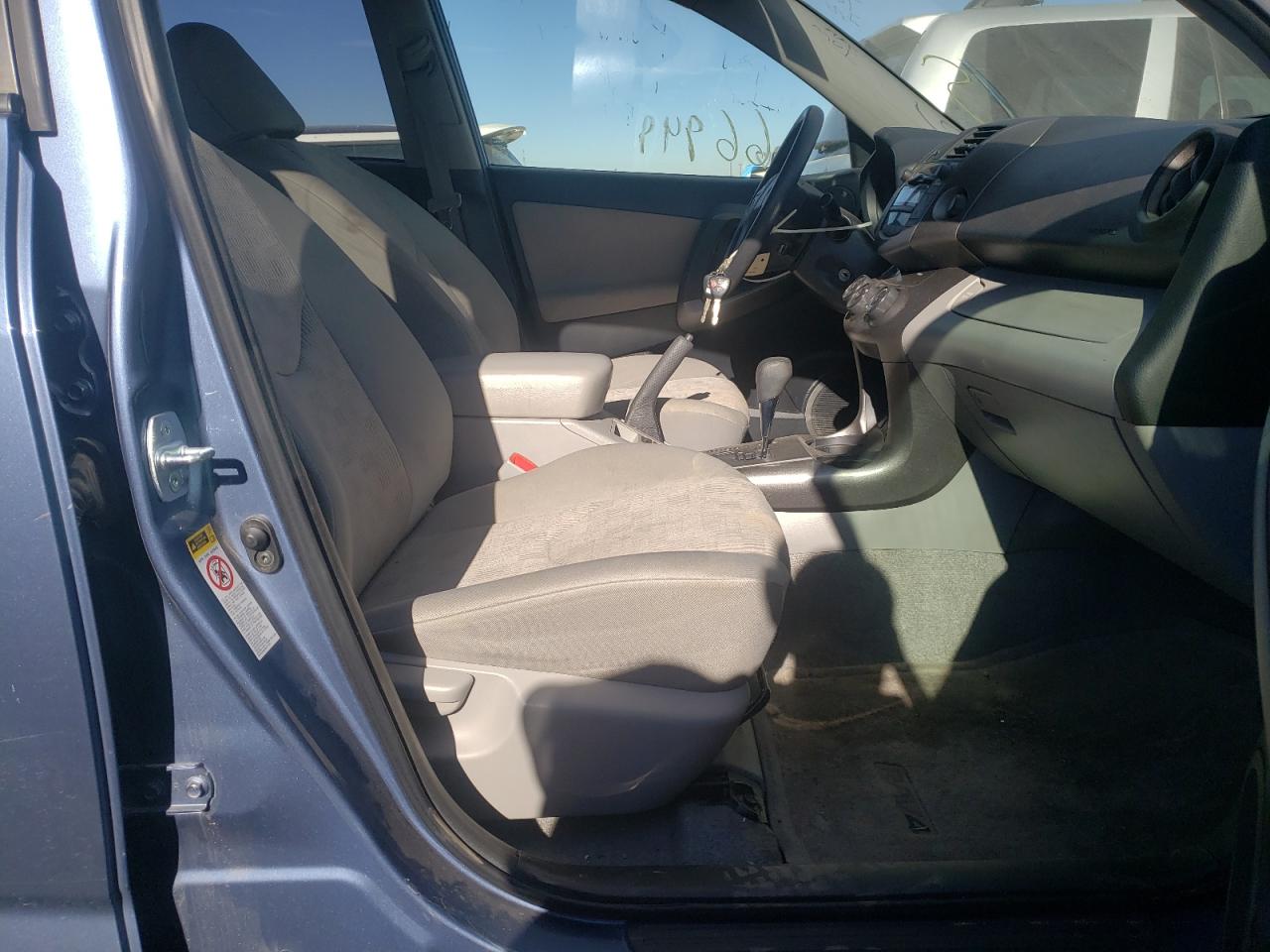 Photo 5 from auction – 2011 TOYOTA RAV4 with VIN JTMBF4DV4B5039037