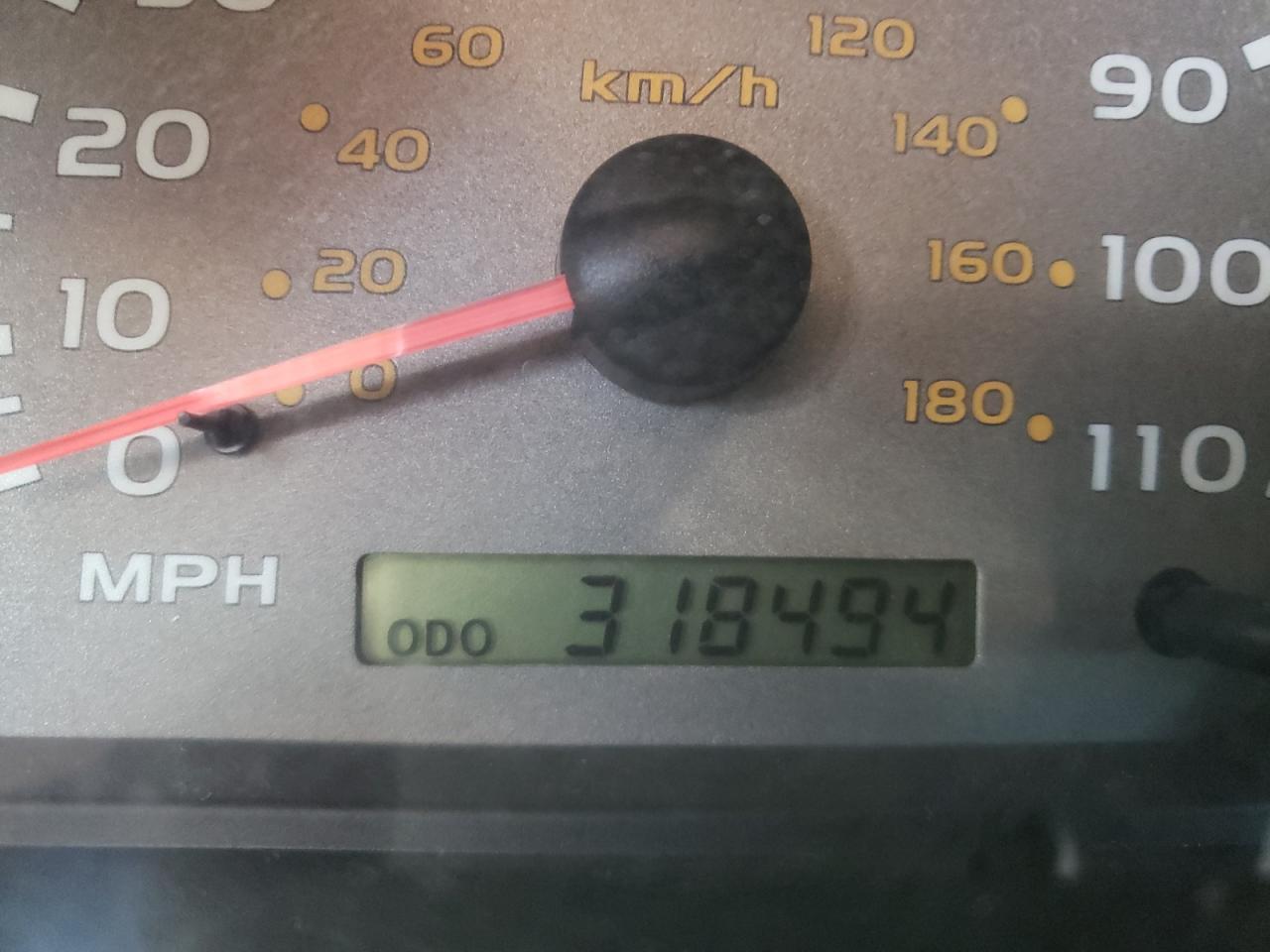 صورة رقم 8 من المزاد - 2002 TOYOTA SEQUOIA SR مع VIN 5TDZT34A02S076014