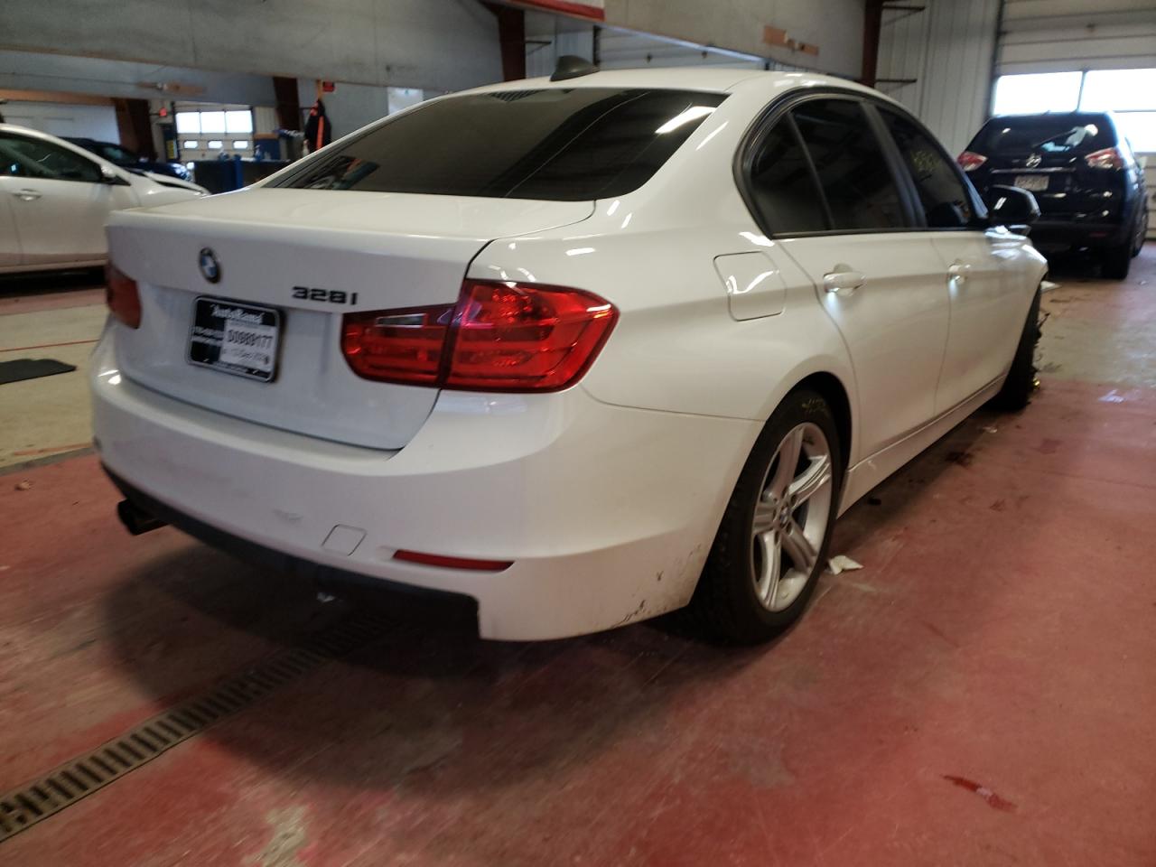 Photo 4 from auction – 2013 BMW 328 I with VIN WBA3A5C51DF601920