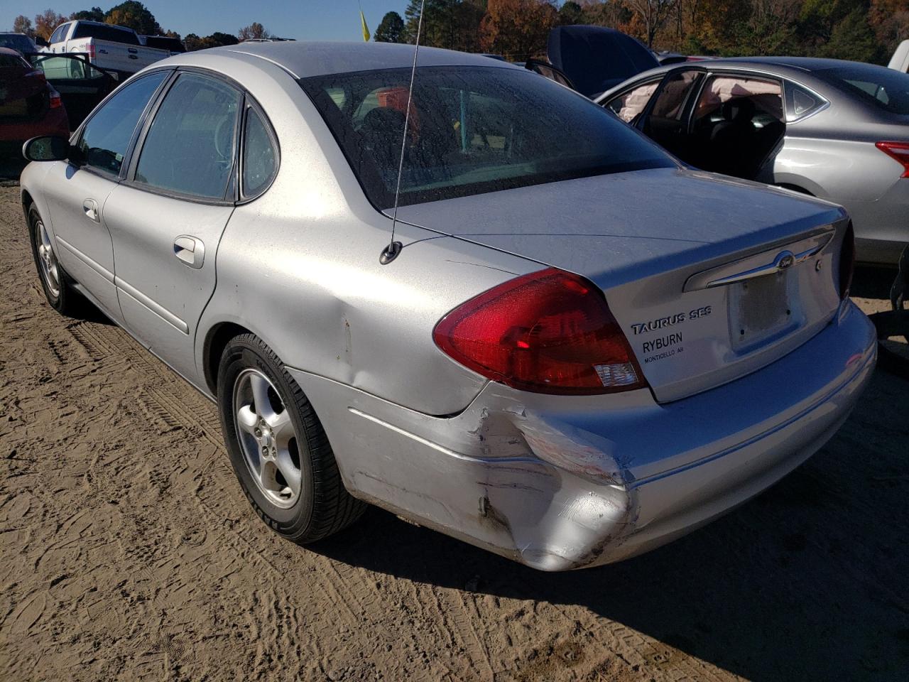 Photo 3 from auction – 2003 FORD TAURUS SES with VIN 1FAFP55U33G261932