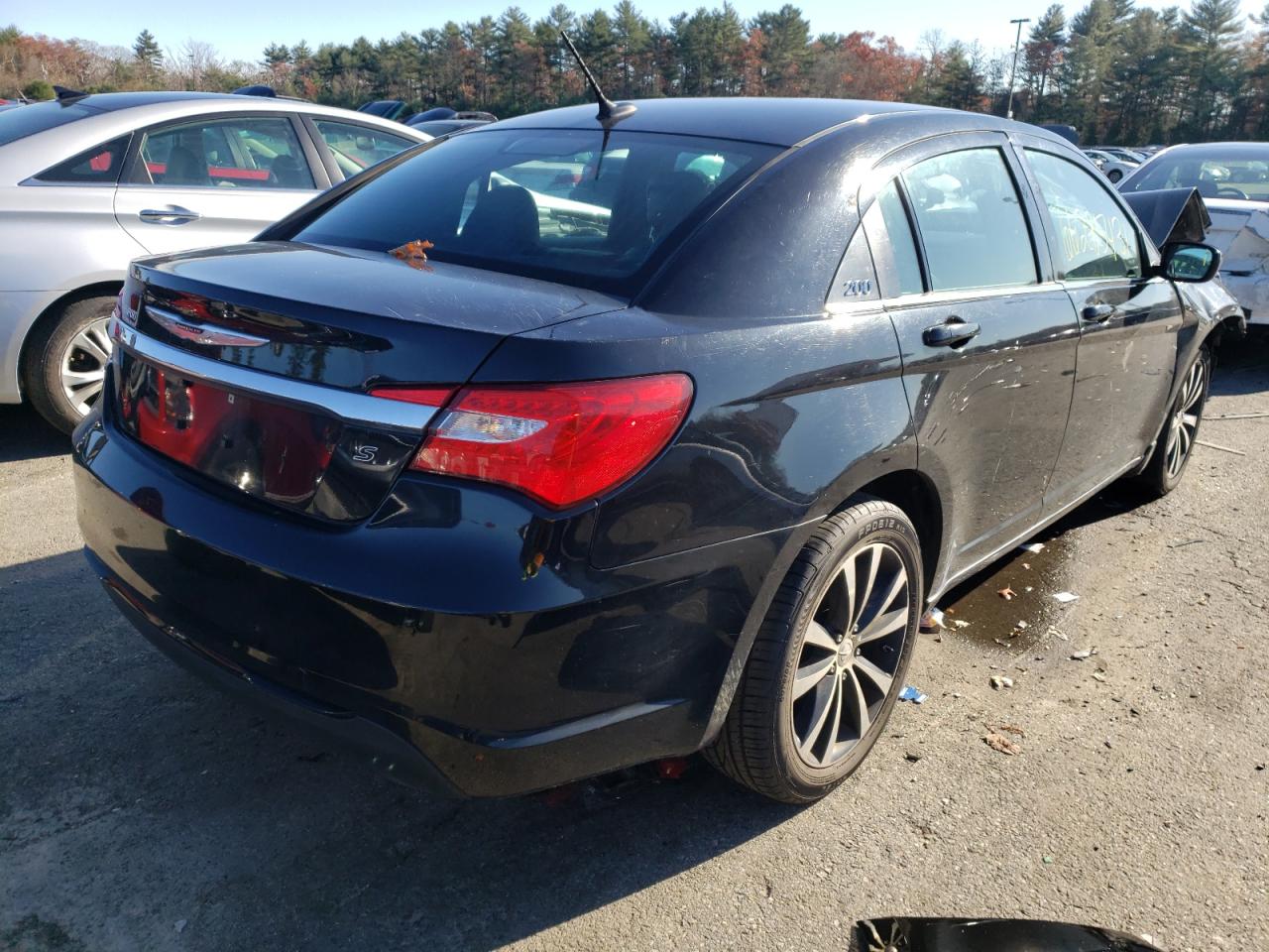 Photo 4 from auction – 2011 CHRYSLER 200 S with VIN 1C3BC8FG7BN612371