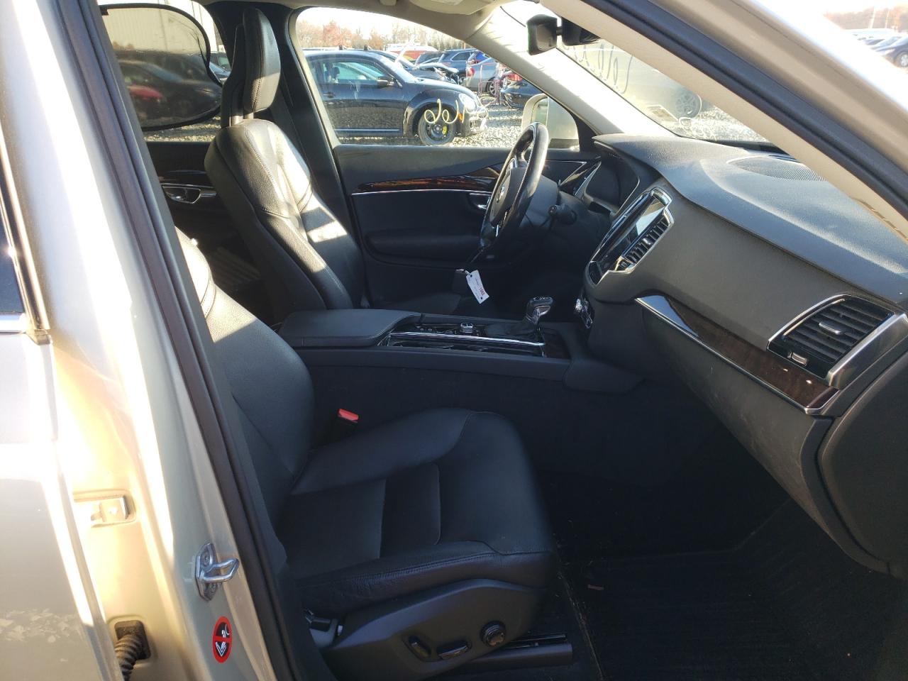 Photo 5 from auction – 2016 VOLVO XC90 T6 with VIN YV4A22PKXG1069281