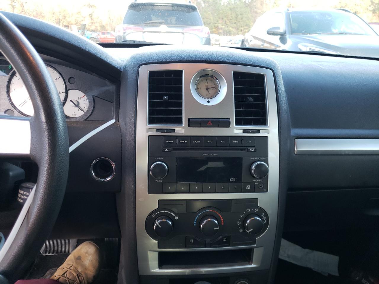 Photo 9 from auction – 2009 CHRYSLER 300 LX with VIN 2C3KA43D99H508380