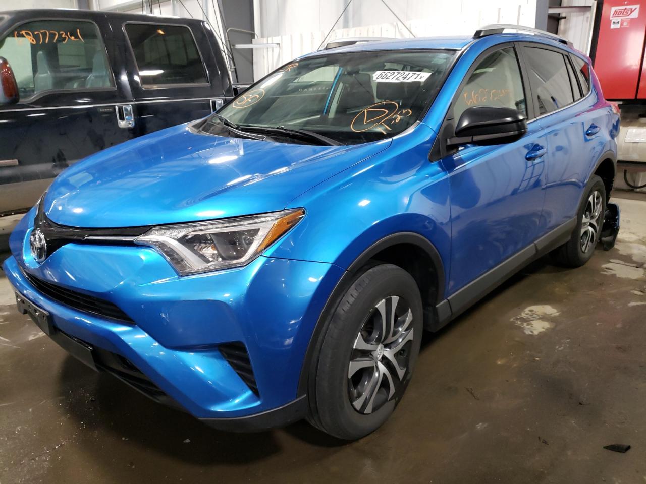 Photo 2 from auction – 2016 TOYOTA RAV4 LE with VIN JTMBFREV9GD197284