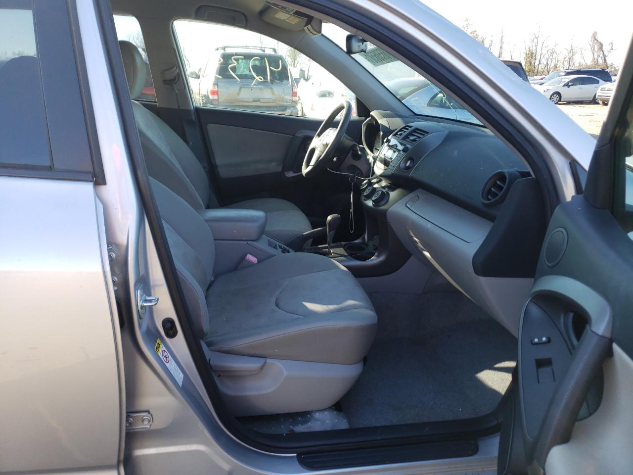 Foto 5 de la subasta – 2011 TOYOTA RAV4 con VIN JTMBK4DV5BD018344