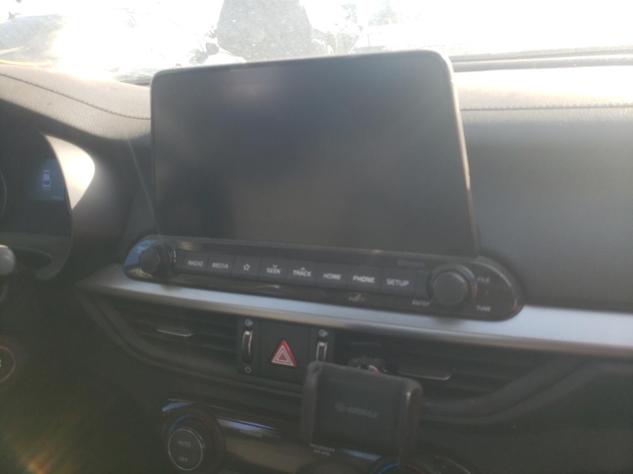 Photo 9 from auction – 2019 KIA FORTE FE with VIN 3KPF24AD9KE070894