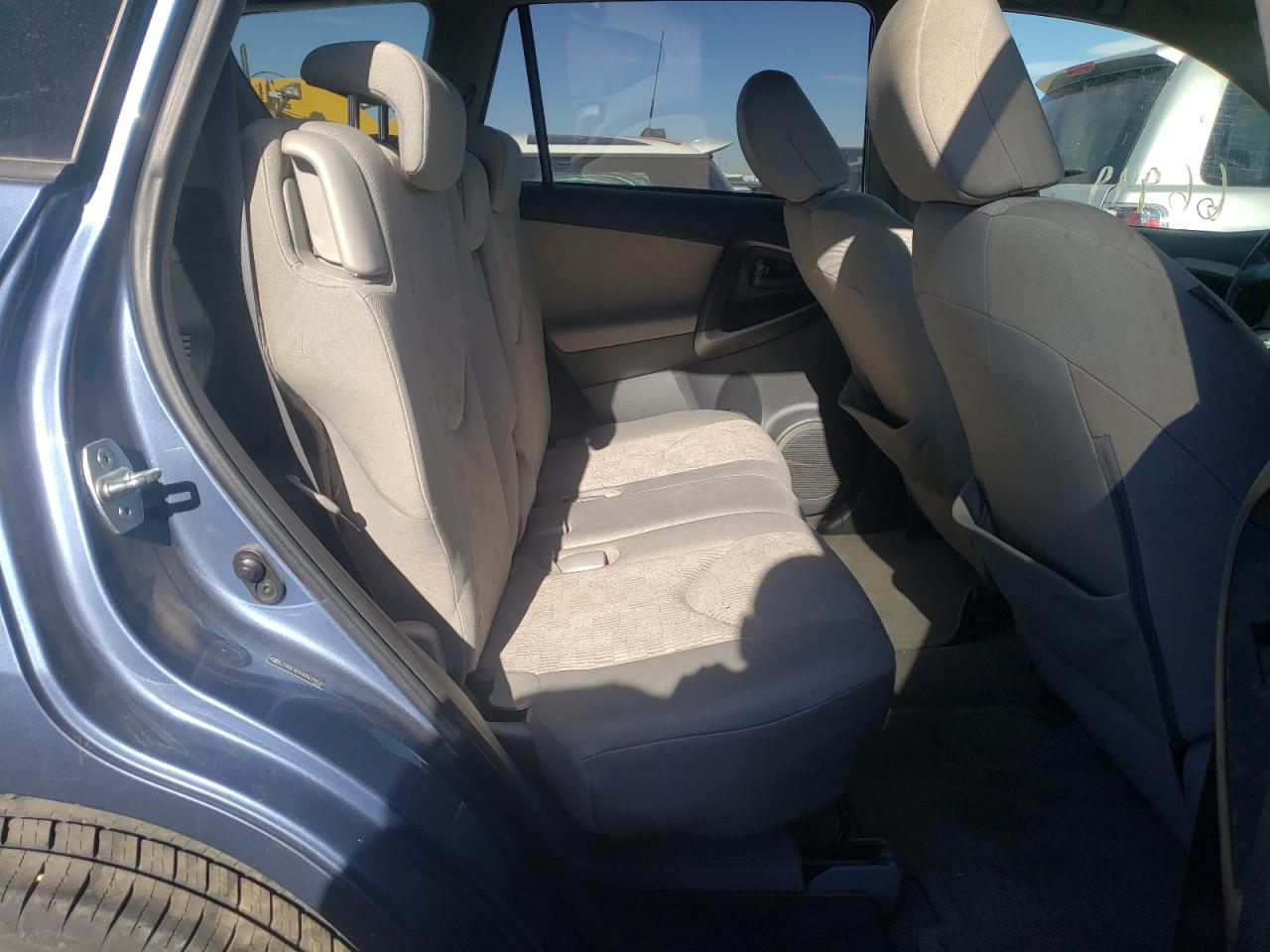 Photo 6 from auction – 2011 TOYOTA RAV4 with VIN JTMBF4DV4B5039037