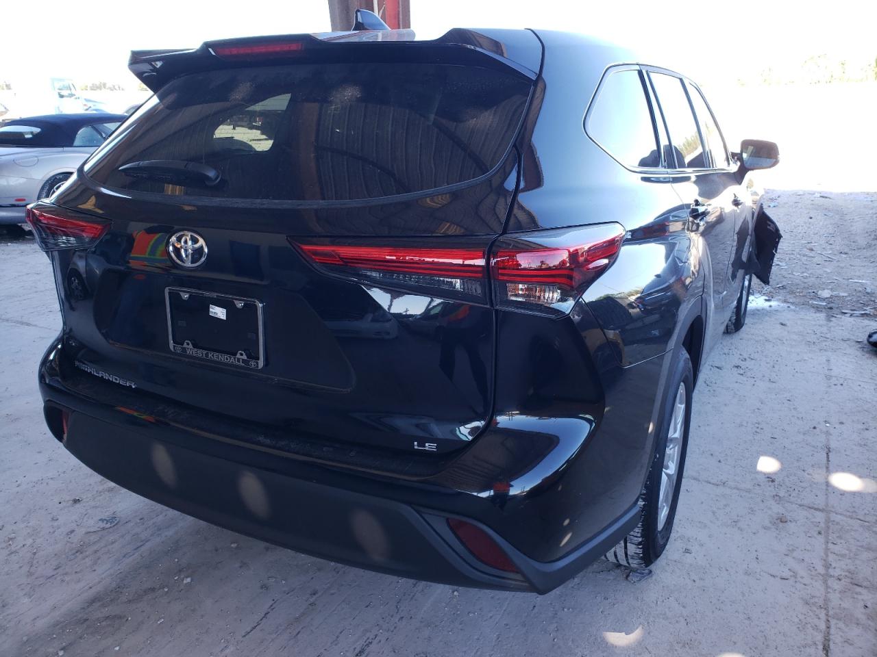 Photo 4 from auction – 2021 TOYOTA HIGHLANDER with VIN 5TDZZRAH2MS047085
