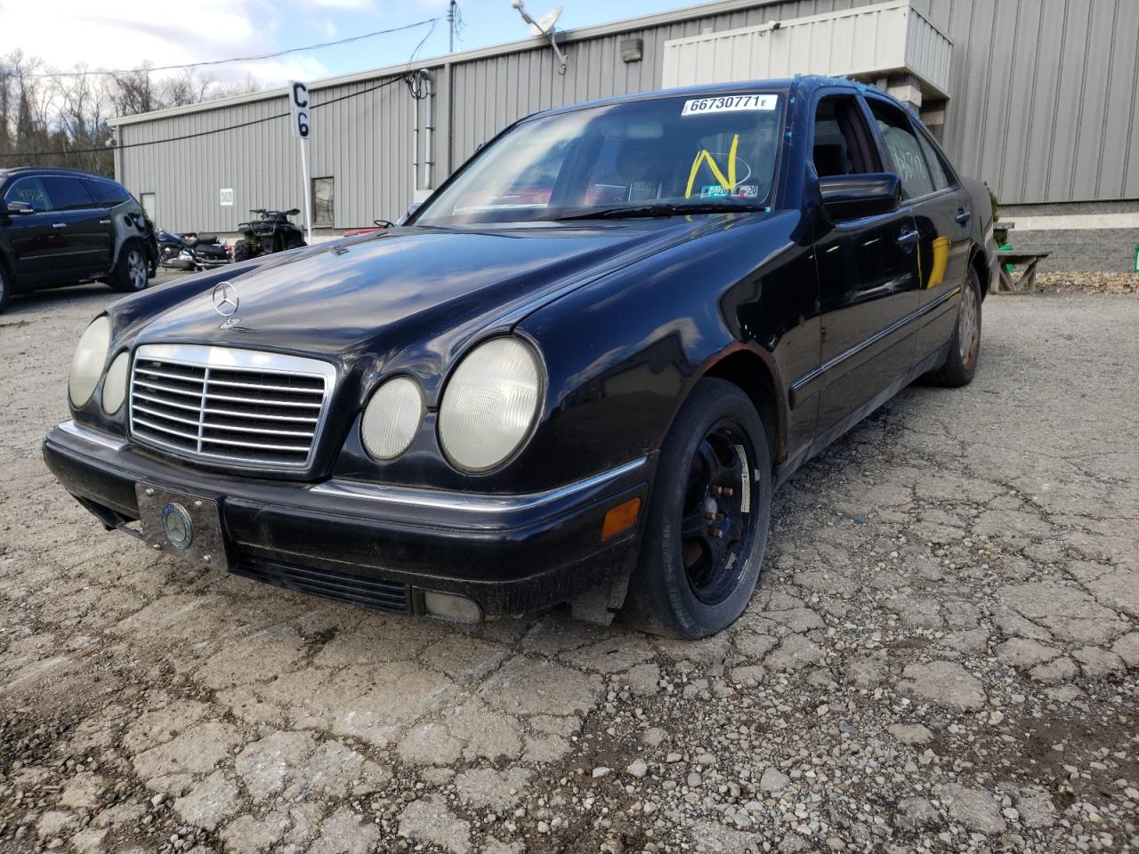 Photo 2 from auction – 1999 MERCEDES-BENZ E 320 with VIN WDBJF65H5XA872634