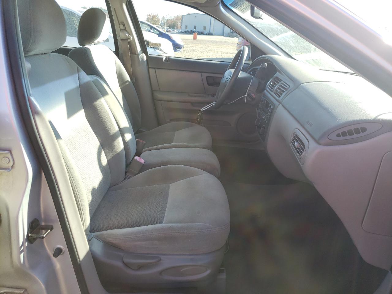 Foto 5 de la subasta – 2003 FORD TAURUS SES con VIN 1FAFP55U33G261932