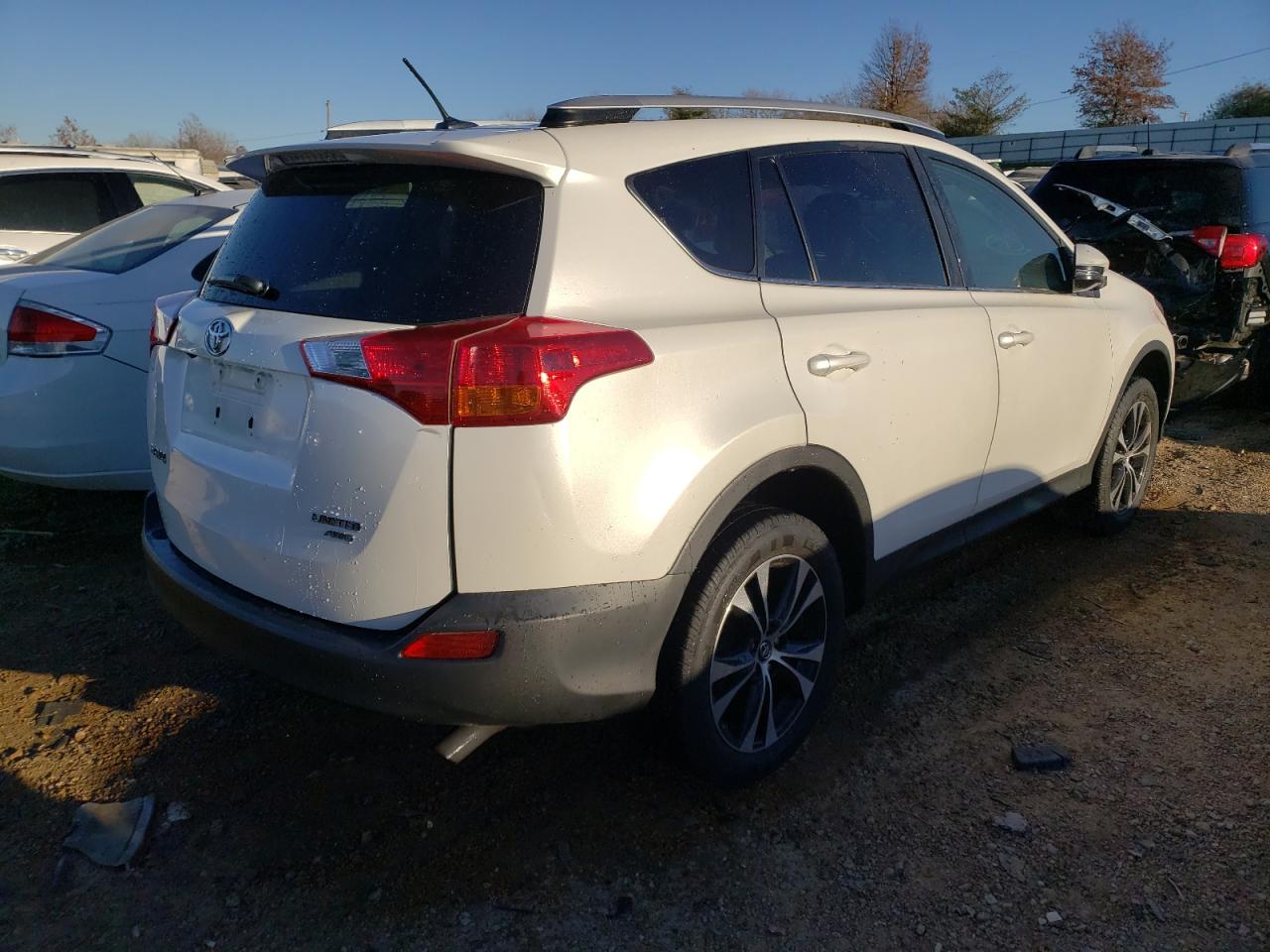 Photo 4 from auction – 2015 TOYOTA RAV4 LIMIT with VIN 2T3DFREV5FW244773