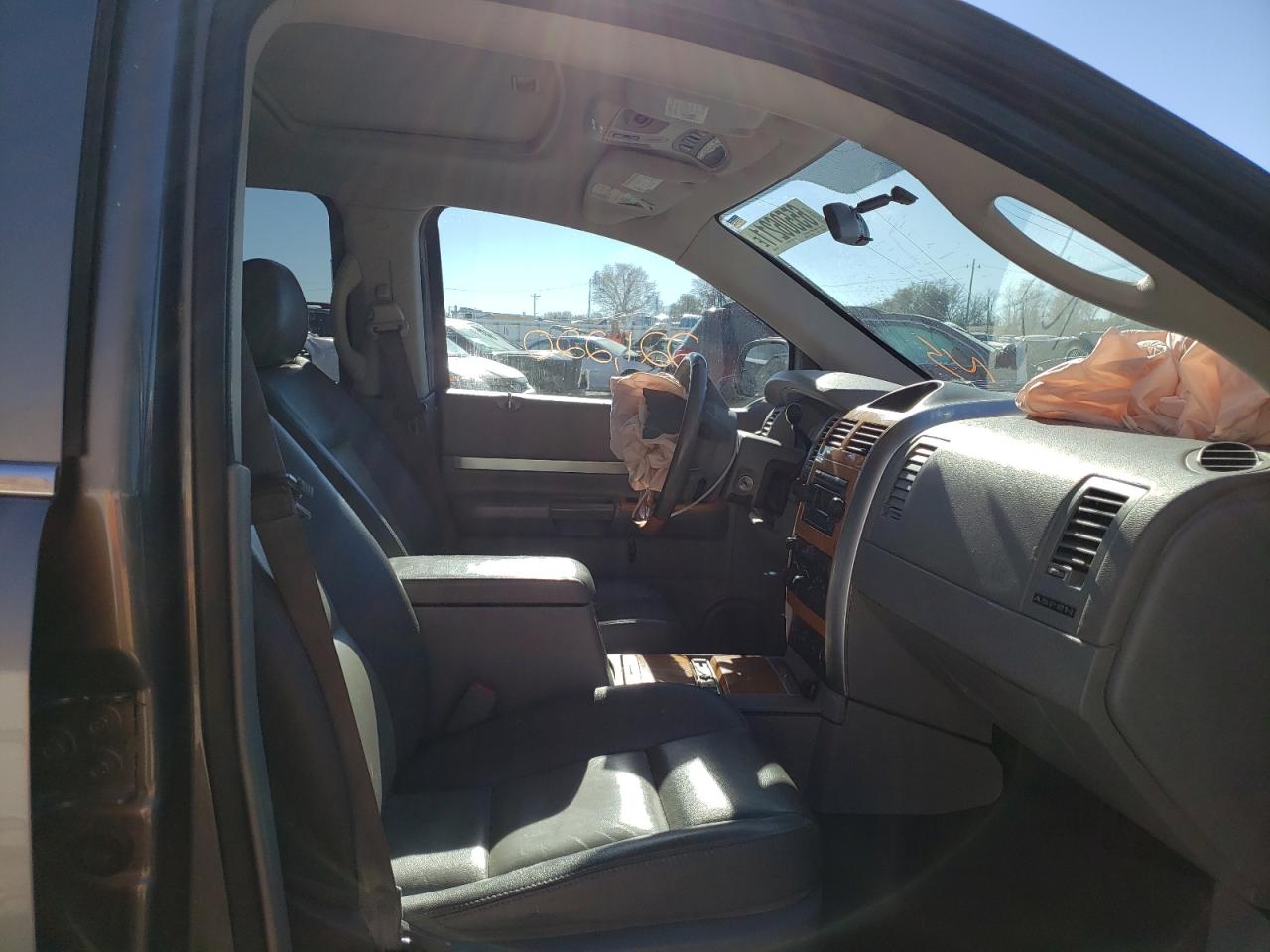 Photo 5 from auction – 2007 CHRYSLER ASPEN LIMI with VIN 1A8HW58267F549609