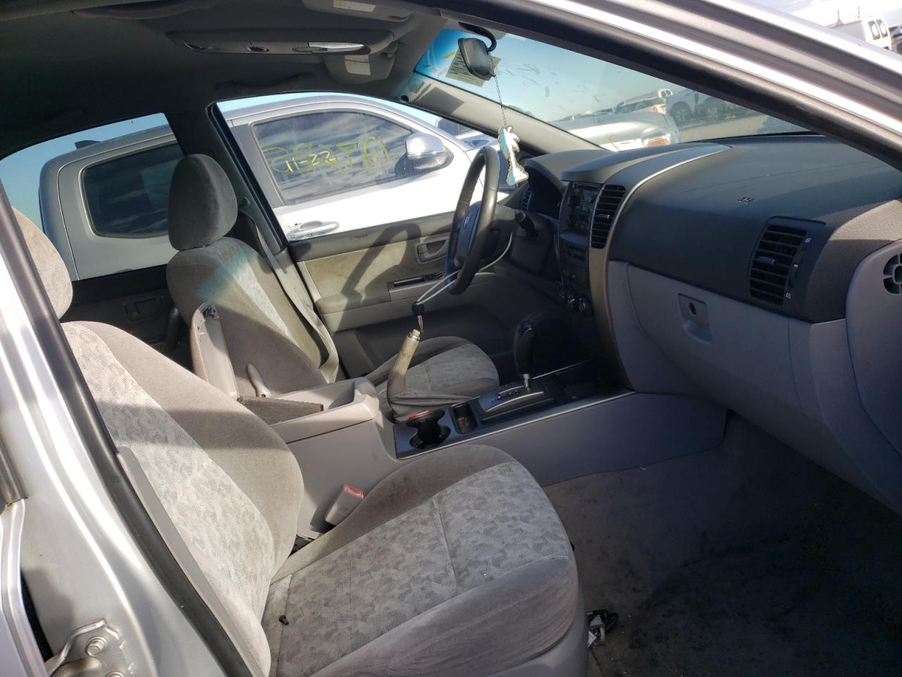 Photo 5 from auction – 2006 KIA SORENTO EX with VIN KNDJD733865649693