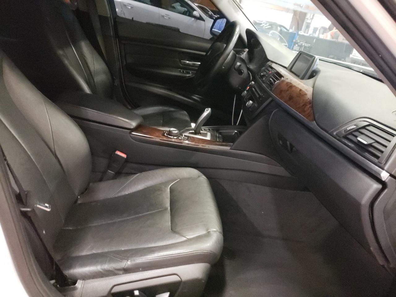 Photo 5 from auction – 2013 BMW 328 I with VIN WBA3A5C51DF601920
