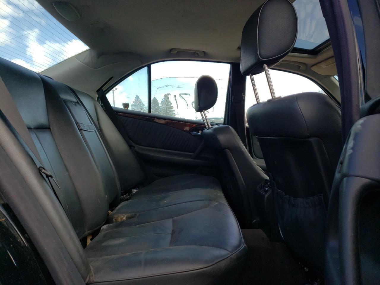 Photo 6 from auction – 1999 MERCEDES-BENZ E 320 with VIN WDBJF65H5XA872634