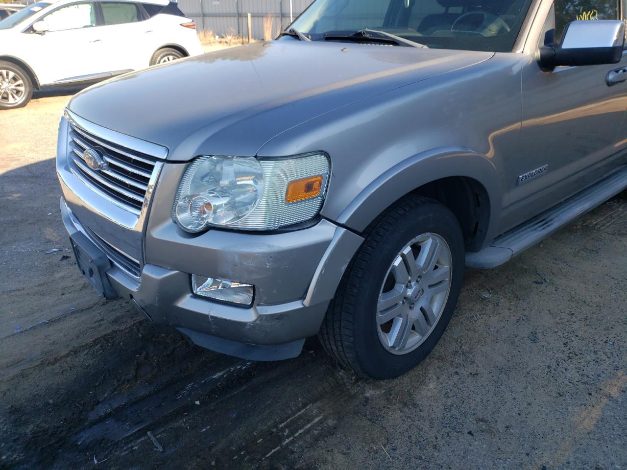 Photo 9 from auction – 2008 FORD EXPLORER L with VIN 1FMEU65E78UA01406