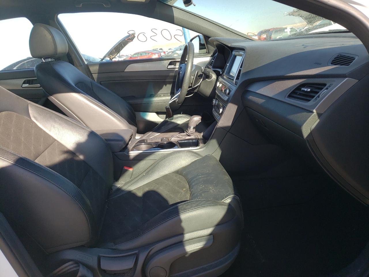 Photo 5 from auction – 2019 HYUNDAI SONATA LIM with VIN 5NPE34AF0KH734148